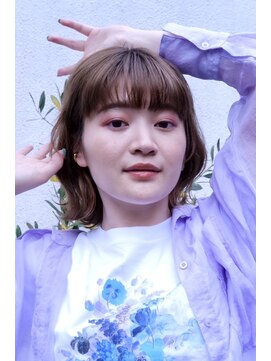 ラウレア(LAULEA) 骨格カバーできる外ハネくびれミディ×透明感ベージュカラー