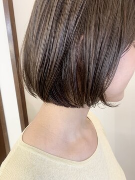 キアラ(Kchiara) 柔らかく見えるコンパクトボブ