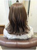 オリーブベージュ