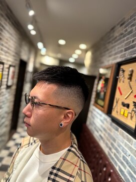ミリオンバックス 御徒町店(Million Backs) 無造作クロップ/フェード/束感ショート<理容室>[メンズ]