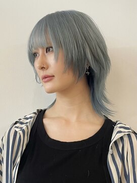 スー 渋谷(suu) ペールブルーレイヤーカットダブルカラーハイトーン