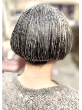 サーティエイト(38) 首きれい白髪そのまま 丸みショートボブ/カット/ボブ/元町/