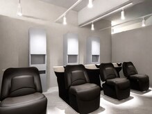 ジ エクト リアン 箕面店(The Ect Lien)の雰囲気（フルフラットのシャンプー台で、リラックスしてお過ごし頂けます）