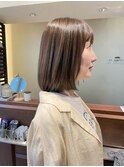 顔まわりレイヤーボブ　ベージュカラー