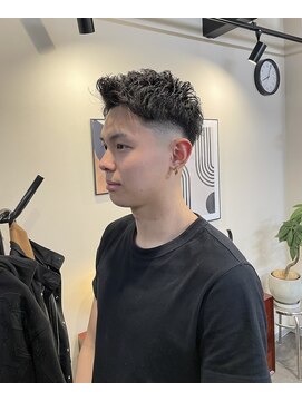 ヌーク(neuk) アップバングショート×スキンフェード