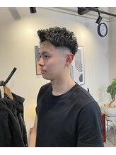 ヌーク(neuk) アップバングショート×スキンフェード