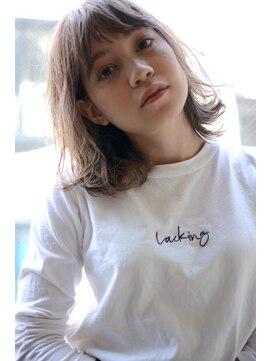 ミラバイグリーン(Mira by green) スモーキーグレージュ×切りっぱなしロブ　011