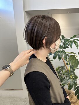 ヨロ 小岩(YOLO) レイヤーカットハイライトショートヘアイルミナカラーオージュア