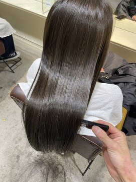 ロロ(ro-ro) 【恵比寿 ro-ro】芯を作りしなやかにまとまる潤艶髪