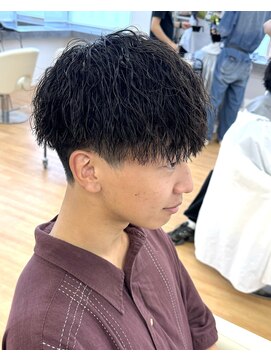 ビカム 名駅(become) メンズ 縦落ち 波打ちパーマ ツイストスパイラル 無造作