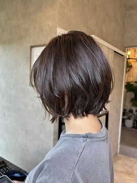 3と5(サントゴ) フェザーニュアンスショートボブ