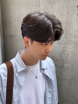 アルム オモテサンドウ(ALLM omotesando)&nbsp;韓国風カルマパーマ メンズ韓国ヘア メンズカット 原宿 表参道