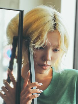 バーノン(VERNON) WAVY　BLONDE【VERNON】058-262-3611