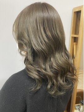 ロア 福岡天神本店(LORE) ダブルカラーミルクティーベージュカラーケアブリーチ韓国ボブ