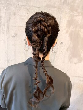 編みおろしポニーテール