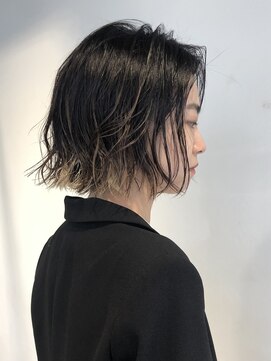 ナヌーク ダイカンヤマ(nanuk daikanyama) レイヤーボブにニュアンス感のあるパーマ