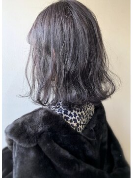 エル セルカ 高田馬場(el CERCA) シルバーバイオレットグレージュ&外ハネ切りっぱなしボブ