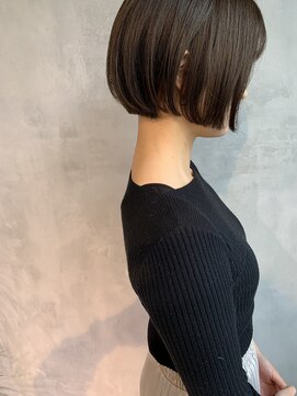 キチ(kichi.) [kichi.] 前下がりミニボブ×シナモンベージュ