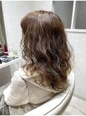 パーマでしっかりめのウェーブ×セミロングレイヤー