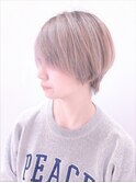 ホワイトベージュシャドールーツローライトショートハイライト