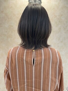 ヘアルーム ルシア(Lucia) 外ハネレイヤーボブ