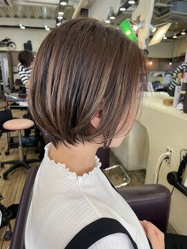 コワファーストナガサキシャンプーボーイ(COIFF1RST NAGASAKI SHAMPOO BOY) 大人ショートボブ丸みショートカットマッシュショート前髪あり