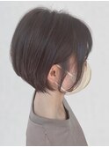ショートボブ 透明感カラー アッシュブラウン 顔周りレイヤー