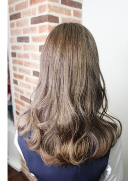 ジウ 上通り(JIU) 無造作ウェーブ×ハイトーン×ミルクティーベージュ×ワンカール