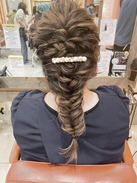 ネオリーブ コパン 鶴見店(Neolive copain) ハイライトを生かした編み下ろしヘアセット neolivecopain