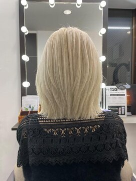 フォルマ FORMA ケアブリーチ＋艶カラー+髪質改善トリートメント+ドライカット