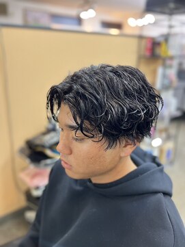 ヘアフォーラム センターパートスパイラルパーマ