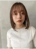 20代30代大人可愛いグレージュカラー斜めバングショートボブ