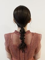 アヴェイル ヒロオ(a'vail Hiroo)&nbsp;タイト編みおろしヘアアレンジ 結婚式お呼ばれ二次会ヘア