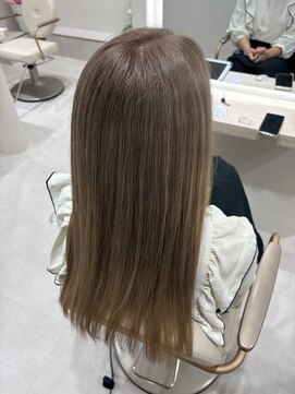 ルシエバイファブリック(Lucie by fabrique) ミルキーベージュ&艶ストレート