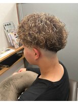 ロッカヘアエジェ(ROCCA hair eje.)&nbsp;ハイトーンベージュ×強めパーマ