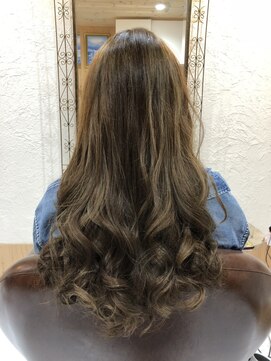 ヘアー アウグスティーナ(Hair Augustiner) ネオビンテージカーキ×シルバーハイライト