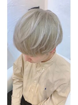 ウーロス(uros.) ホワイトベージュ