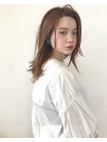 大人かわいい無造作カールでヘルシーレイヤー