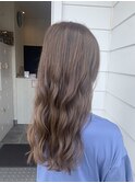 オリーブベージュ