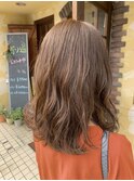 ミディアムベージュ