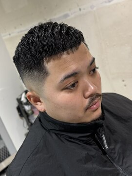 フランクスバーバーザスタンド(Frank’s barber the stand) 濡れパンクロップスキンフェードE