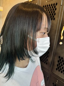 アチーブリス(achieve Liss) 顔周りレイヤーカット こなれ感グリーンカラー