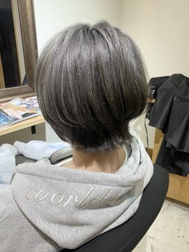 トラオム(Traum) ハイトーングレー