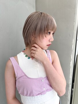 ギークス(GEEKS) 【GEEKS渋谷】ショートレイヤー/ミルクティーベージュ/夏カラー