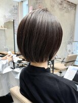 アフロート ルヴア(AFLOAT RUVUA)&nbsp;「岩田莉奈」地毛風縮毛矯正 ひし形ショートボブ 白髪染め 新宿