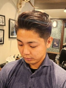 ワンワンオー バーバーショップ 長浜店(@110 BARBER SHOP) ミディアム・ポンパドール × ローフェード