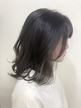 モ ディープ 泰夢(mo’Deep 泰夢) クリームベージュ×イヤリングカラー