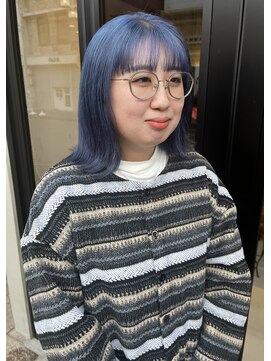 ヘアー アイス ルーチェ(HAIR ICI LUCE) ブルーカラー　ペールブルー　デザインカラー　担当中西