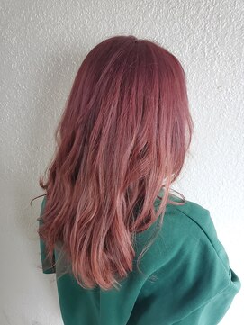 パリスパート2 グレイピンク 毛先 動き 表面 グラデーション ヘアスタイル