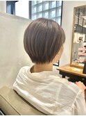 【Cuem菅原】丸み耳掛けショートタイトストレートスタイル
